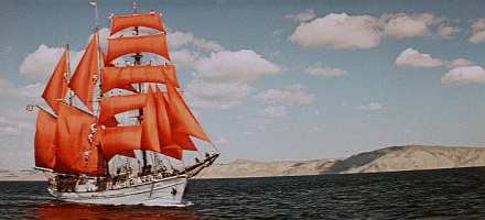 Парусники СССР и России.
Барк "Товарищ" (Горх Фок) забыли. А он, между прочим, в более сорока художественных фильмах снимался. Например: "Алые паруса", "Максимка", "В поисках капитана Гранта".
Но, к сожалению, он после развала СССР достался Украине и украинское министерство образования его благополучно "просрало". Теперь он снова принадлежит Германии.


Источник:  © Fishki.net