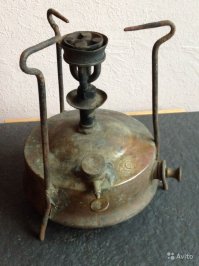 1987 год - бабушкин?! Кошмар  Какой же я старый уже: я с таким примусом уже во вменяемом возрасте в походы ходил!
А бабушкин - это вот что-то типа такого: