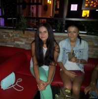 А тут что не так? Или я не увидел?
У правой девушки юдка задралась и стал виден центральный шов у чулок. Это же не показалось, а явно есть. Это засвет просто.