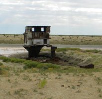 Знаменитый "Гидролог" и что от него осталось 
Рашид Нугманов перед съёмкой на корабле