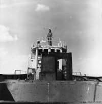 Знаменитый "Гидролог" и что от него осталось 
Рашид Нугманов перед съёмкой на корабле