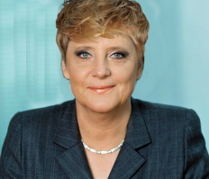 Вот так она могла бы выглядеть и при наличии имеющихся морщин