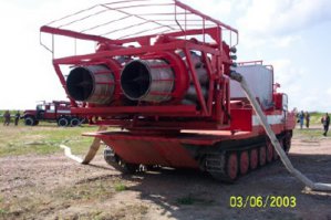 Симбиоз различных машин всегда существовал.... Вот например авиационные двигатели установлены на гусеничные шасси. Данная машина предназначена для "задувания" горящих невтяных скважин....

Источник:  © Fishki.net