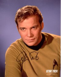 Жёстче всего время врезало капитану Кирку. Если не смотреть в титры, то и не скажешь, что это один и тот же человек, причём до неузнаваемости он изменился за каких-то 20 лет.