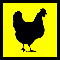 Девушка выезжает с парковки