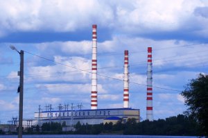 Еще экстрим из детства. На сливном канале с ГРЭС купались. С этих труб ныряли и с моста на веревке катались. У детей похоже инстинкта самосохранения нет. Сейчас бы ни в какую не полез - страшно.