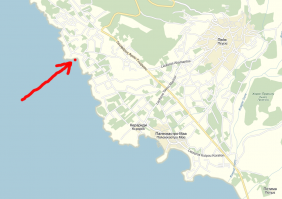 От Пафоса ехать вверх, в сторону Черепашьего пляжа, по левую руку я его случайно с дороги и заприметил.