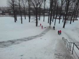 не смогли снести.крупные не катаются.