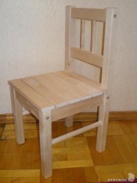 я бы даже сказал что идеально подходит для этих целей стульчик деревянный из икеи, я так своему пьяному соседу вломил когда он рвался в квартиру, менты ржали
конечно приключение не очень но дать в дыню стульчиком - классно