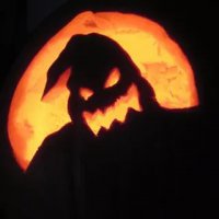 Пассажир самолета сфотографировал загадочное нечто, гуляющее по облакам