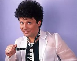 На последней фотке чувак с фотоаппаратом на Сергея Минаева похож )))