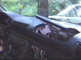 колёса сняли = разграбили??? 
вот это разграбили: