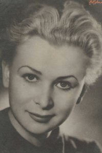 Этой  женщине,своей жене, Валентине Серовой, посвятил  это бессмертное  стихотворение, Константин  Симонов!