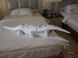 За " мало"-уберут, вынесут мусор,сдожат вещи аккуратно.
За" много"- и не такого накрутят.