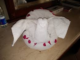 За " мало"-уберут, вынесут мусор,сдожат вещи аккуратно.
За" много"- и не такого накрутят.