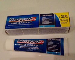 А вот еще один разводняк, недавно пошла в магазин за зубной пастой, взяла с полочки Blend-a-Med 100 мл, иду дальше, смотрю Blend-a-Med только отбеливающий вроде, ну не важно, та же цена, 100 мл и на упаковке написано +33% больше пасты! О думаю, прикольно акция,давай сравнивать с той упаковкой которую я взяла-по весу вроде одинаковые,потом нашла текст к звездочке, а там пишут * на 33% больше зубной пасты чем в пасте 75 мл!!!