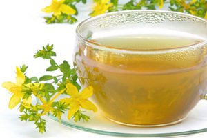 Бабуля в деревне поила меня зверобоем вместо чая, мне нравилось в детстве, ещё и липу добавляла и мёд.