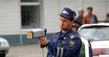 Российские гаишники в скором времени получат новейший прибор, который сможет определять пьяных водителей на расстоянии. По словам заместителя министра внутренних дел России Сергея Герасимова, новый алколазер является одним из самых интересных приборов, которые были разработаны в последнее время.