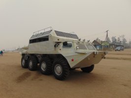 Буряты тоже любят УАЗы - на Ольхоне вот например. Но состояние имеют идеальное, ухаживают за ними, а салоны иномарочные. Комфорт!

Есть ещё такие
Из БТР сделанных,  с салоном комфортным.