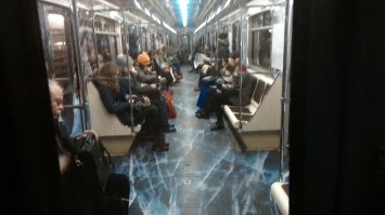 Извиняюсь за качество, на ходу фоткал, но и такие вагоны ходят. Очень классно выглядит.