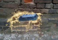 Бутылки ставят для света