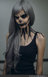 Девушка с помощью макияжа превращает себя в ужасных монстров из ваших кошмаров