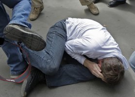 и бил он его долго и счастливо