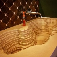 для ванны маловата,для раковины большевата.
представляю как весело её отмывать