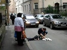 А вот этого ребёнка сбила машина. И таких десятк тысяч. Поэтому если  кто-нибудь разобьёт ломом твою колымагу, не обижайся! А все родители должны рассказывать детям, чтобы при виде любой машины, даже припаркованной, они  бежали подальше и обсирались по пути. 
Даже не знаю, что ещё сказать тебе... ты хуже бабы просто