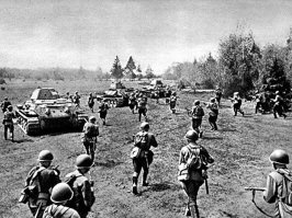 Странно - все с вещмешками и в одинаковом