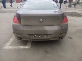 Езда по пешеходным дрожкам это зло, но есть чудилы более злого порядка...
Парковка рядом с Казанским вокзалом, поперек 2-х мест для пассажиров с ограниченными возможностями (на самом наклейки "инвалид" естественно нет), на вопрос "ты в курсе, что места для инвалидов?" ответил, что ему некогда.