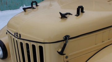 Народ, кто в курсе - для чего на капоте вот эти маленькие "арочки"?
Они и на "469"-й перекочевали, и на "Хантер...