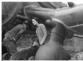 про Ольгу Чехову нет вроде никаких данных о работе на нашу разведку.

Жила себе хорошо,вот и всё.
она около Ю87