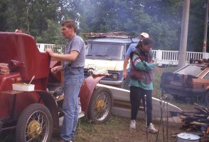 У меня был знакомый, Андрей Куликов, он в 90х построил машину " Африка", рама передняя подвеска, кузов - самодельные, мотор ЗАЗ, КПП и задний мост М 401, колёса Урал. Зарегестрировал и получил номера, насколько раз ходил в "автопробеги" в НН, на Чёрное море. К сожалению хороших фото нет. на первой Андрей. Может у кого есть и знает где сейчас?