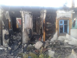 Не знаю чем все недовольны. У меня был пожар, горел дом, набрал 112 и вызвал пожарку. Приехали через 10 минут. Дом не спасли, но не дали сгореть соседним и надворным постройкам. Какие-то уроды залезли и подожгли. Видимо хотели инструмент украсть, я в доме ремонт делал кучу инструмента привозил.