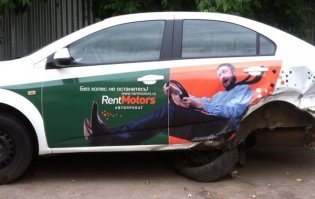 Зато понятно, что у него с лицом:D