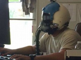 Когда сосед по комнате бздонул.