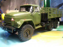 А я люблю, что б машины была словно с конвейера. Мой ЗИЛ-131 словно только что прибыл в часть.