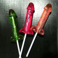 Мама готовит для сыновей потрясающие блюда в школу, чтобы поднять им настроение