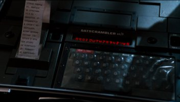 В фильме "Шпионы как мы" меня отдельно рассмешили следующие два кадра. На первом изображена часть пульта управления советской ракетой с ядерной боеголовкой. На втором видна лента с текстом, содержащая инструкции для производства пуска этой ракеты.