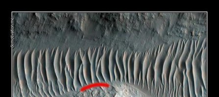 Синее небо на Марсе!! Копеечка на грунте!!! Целофаночка!!! Золотиночка!!! 
А робота умеющего работать в условиях радиации не создали до сих пор!