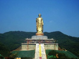 Будда Весеннего Храма
Чжаоцунь, Китай. 2002 год.
Высота 128 метров.