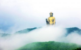 Будда Весеннего Храма
Чжаоцунь, Китай. 2002 год.
Высота 128 метров.