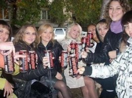 дура б..ь о ребенке подумай!!!!