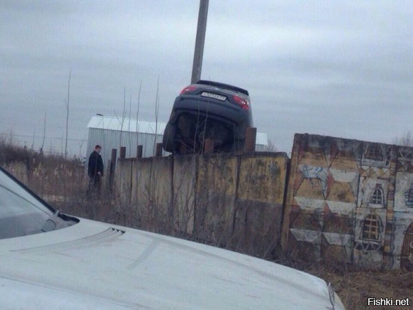 Собственно сама мадама и х5=) на взлет пошла там где оператор стоит.