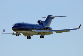 А вот чей то чужой частный в полном фарше - и с крылышками и двигателями RR