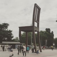 Это памятник в Швейцарии (Женева) - жертвам подорвавшимся на минах!