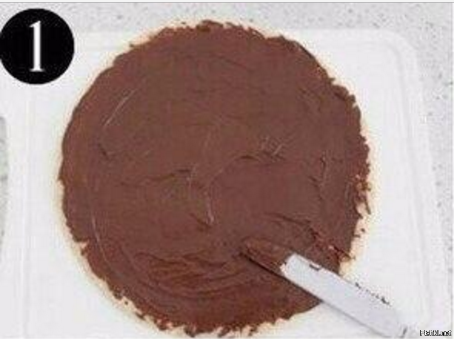 Курит и кривляется))