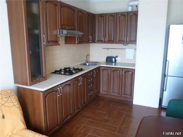 самую сложную мебель я делал маме, шкаф, который обходит колонну, угловая кухня, где угол стен совсем не 90 градусов