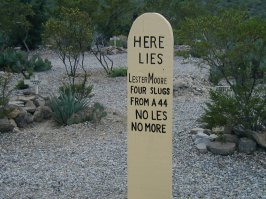 Минутка сумасшедшего кладбищенского юмора 